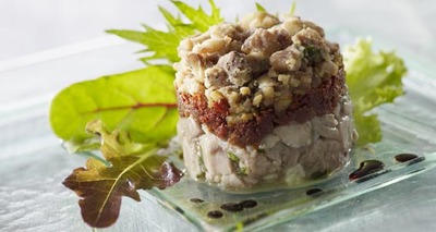 Tartare de thon aux châtaignes et tomates confites